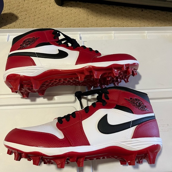 New Ds Nike Air Jordan 1 Mid TD Varsity Red Black Chicago Football Cleats sz 12 - Picture 1 of 5